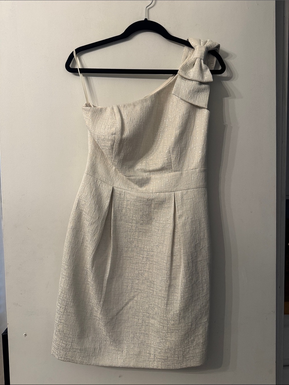 Laundry By Shelli Segal Size 10 One-Shoulder Cream Dress with Shoulder Bow